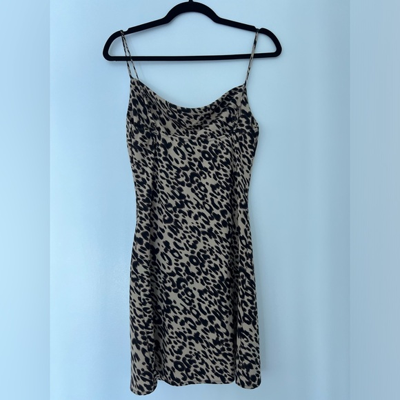 LIKE NEW CHEETAH SATIN COWL NECK - Picture 4 of 12